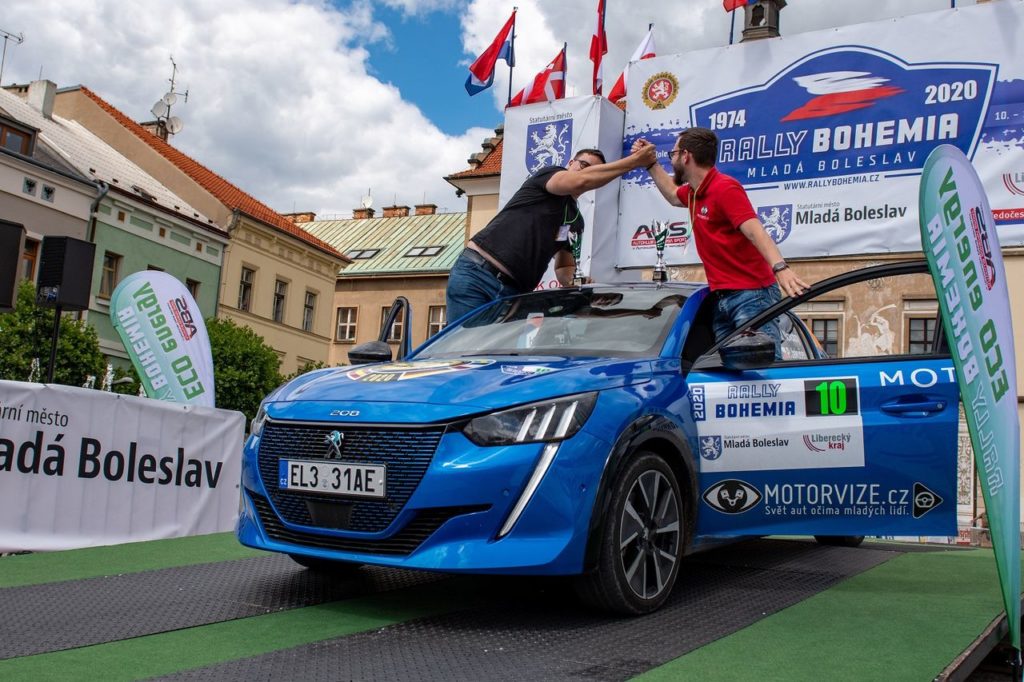 La Peugeot e208 totalmente elettrica domina l’Eco Energy Rally Bohemia