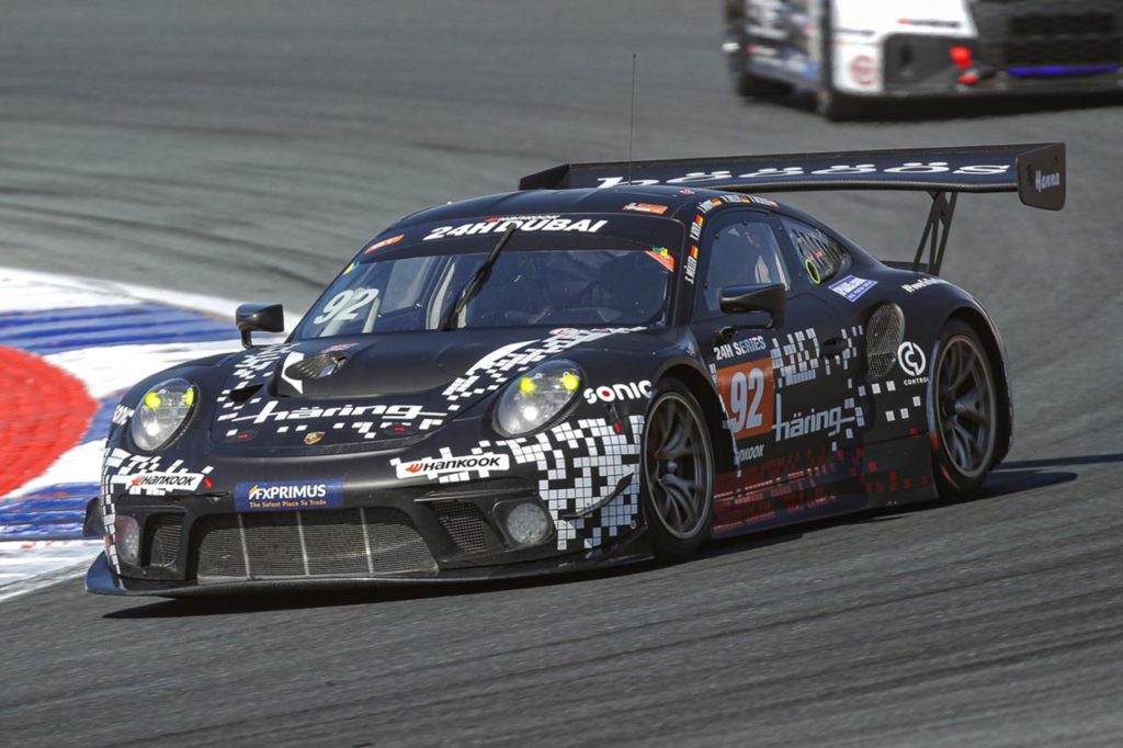 24H Series | 24 Ore di Dubai, Qualifiche: Sven Mueller in pole con Porsche