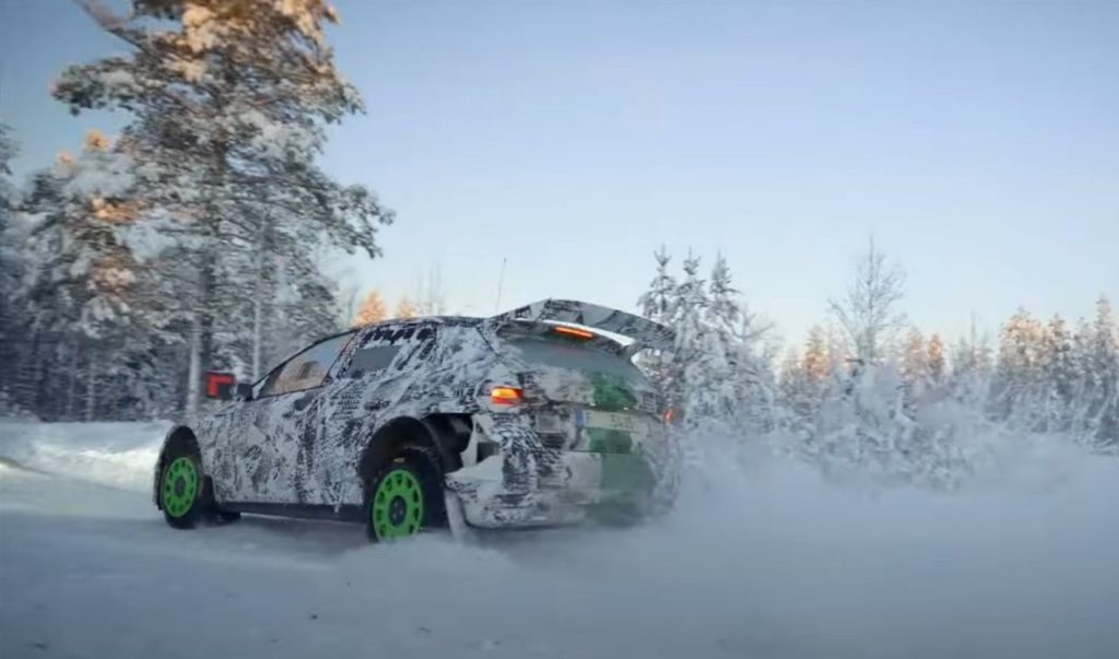 Skoda Fabia Rally2 Evo, la versione 2022 alla prova della neve [VIDEO]
