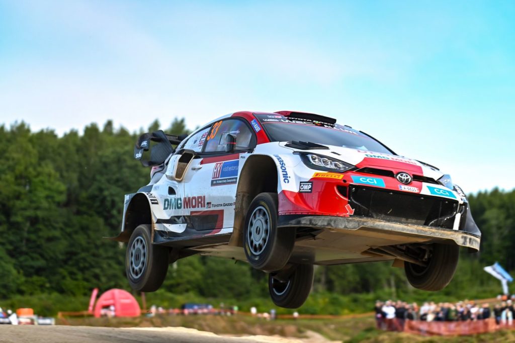 WRC | Rally Estonia 2022, Elfyn Evans domina la prima mattinata. Fuori Breen