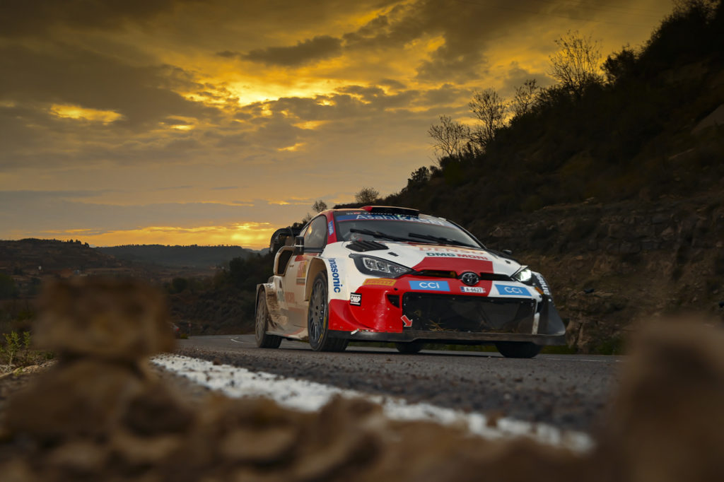 WRC | Rally Spagna 2022, Ogier comodamente in testa. Neuville scalza Rovanpera