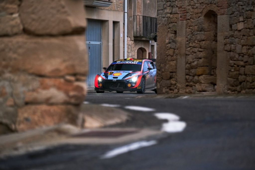 WRC | Rally di Spagna 2022, si parte con il duello in vetta tra Neuville ed Ogier
